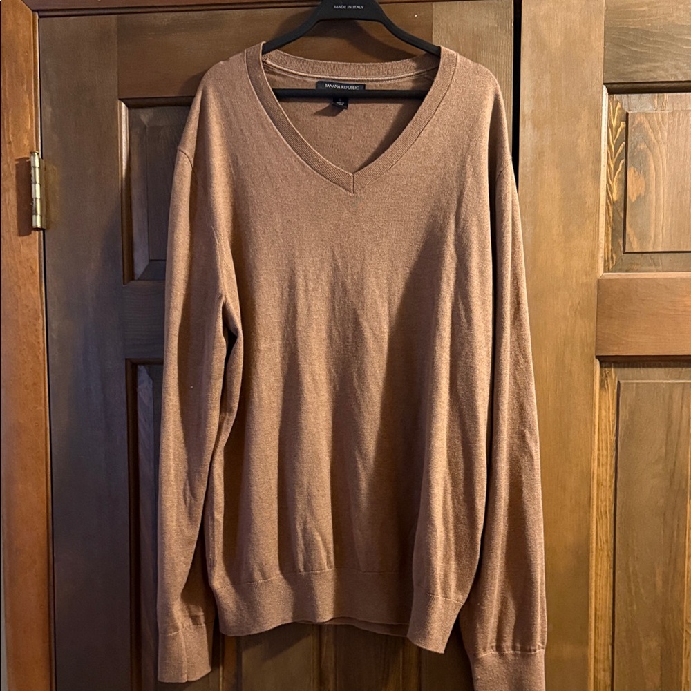 Banana Republic Men's Brown V-Neck Sweater